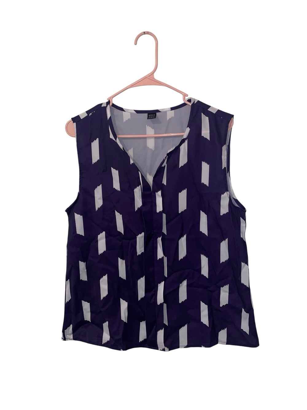 🆕 geometric v-neck top